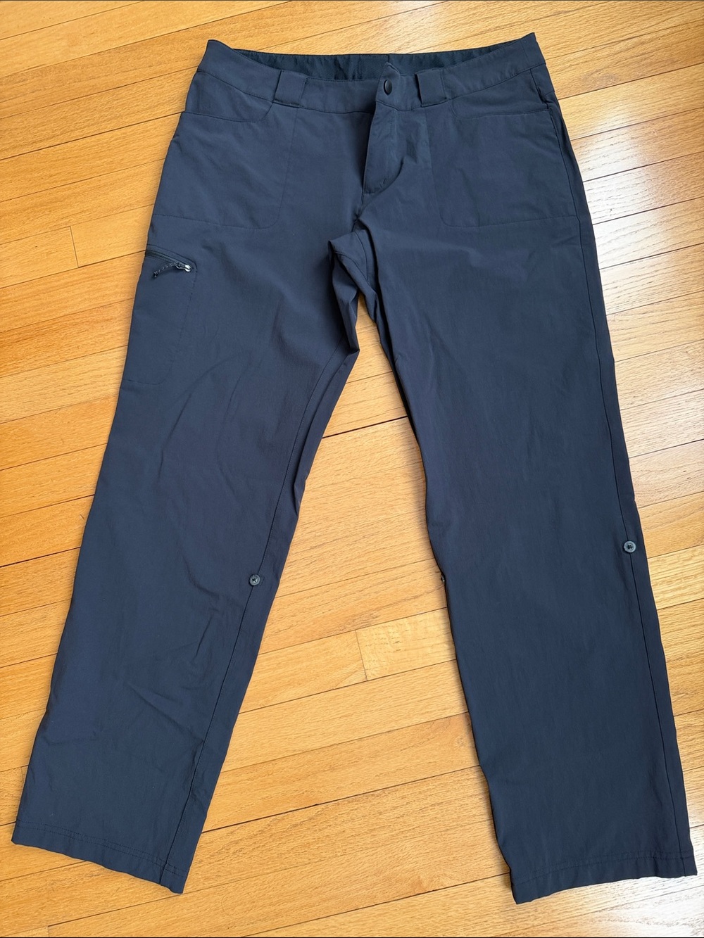 Eastern Mountain Sports Women’s Mid Rise Stretchy Black Cargo Hiking Pants